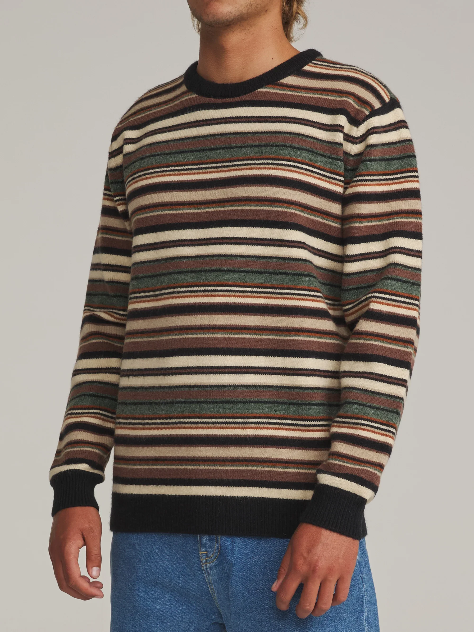 katin-fa26-sweaters-hitch-sweater-black-on-model-02-side_5000x.webp