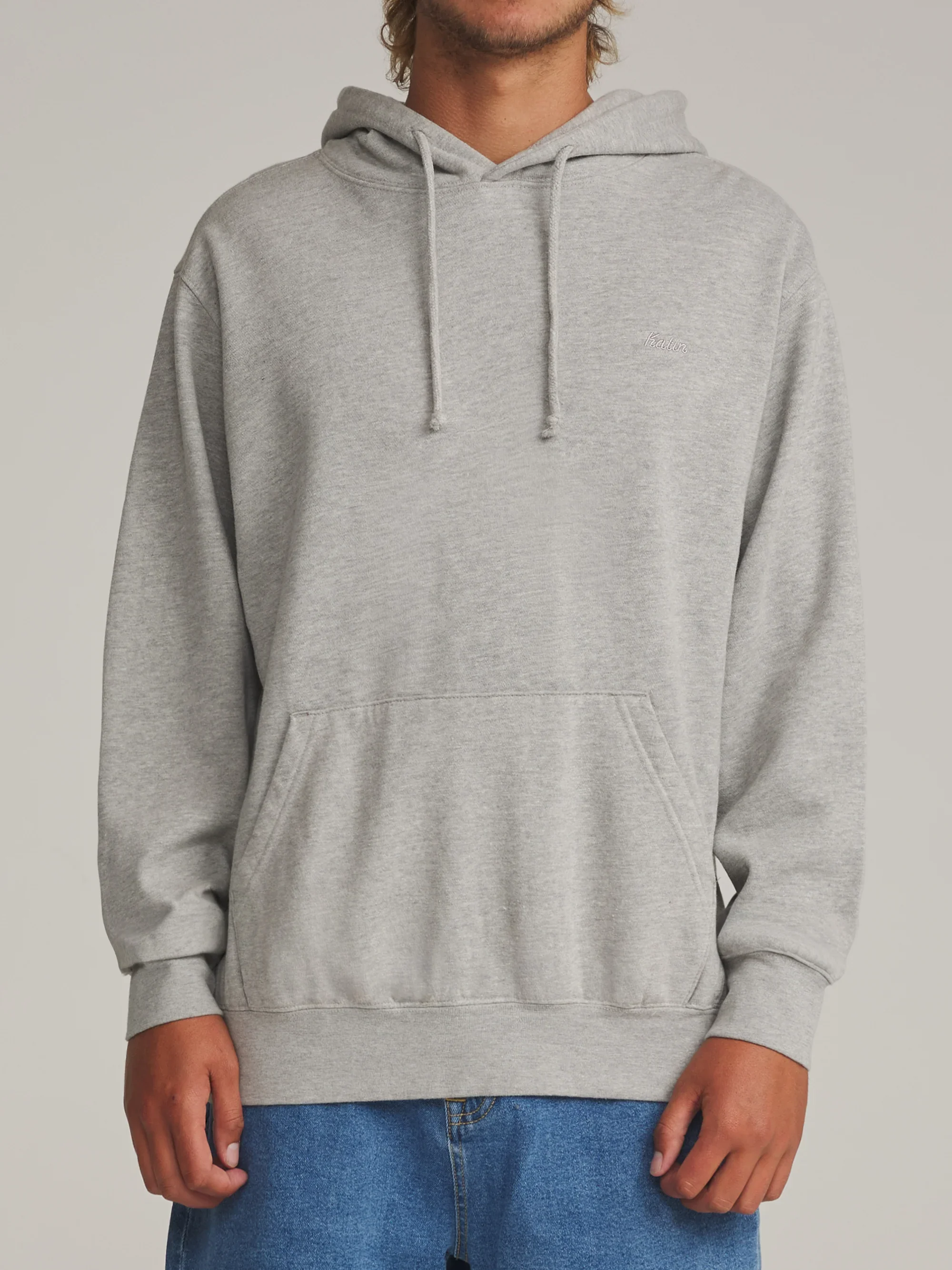 katin-fa26-fleece-emb-hood-fleece-heather-gray-on-model-01-front_5000x.webp