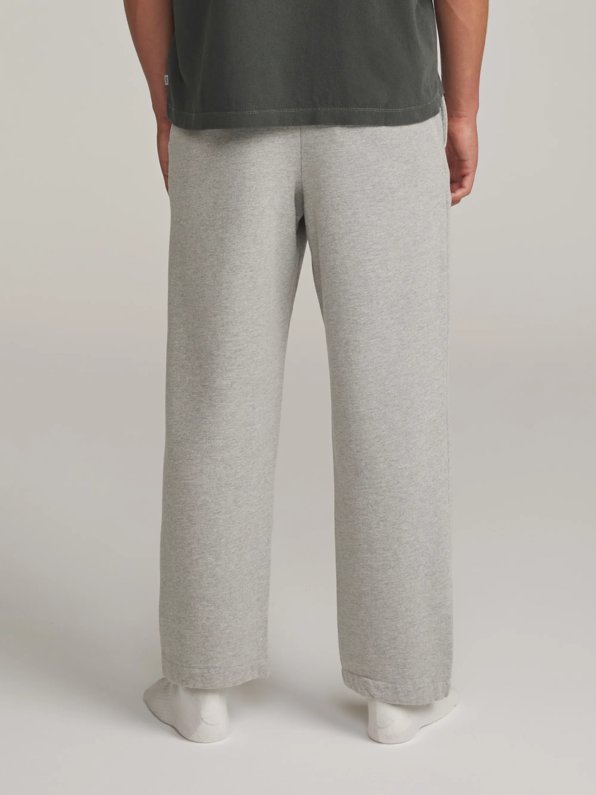katin-fa26-fleece-layton-lounge-pant-heather-gray-on-model-03-back_5000x.webp