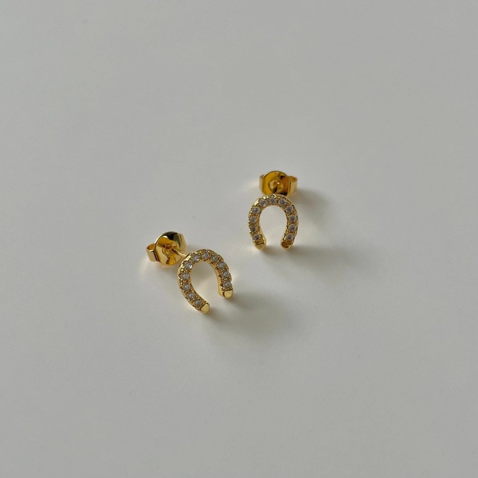 Horseshoe Studs Gold