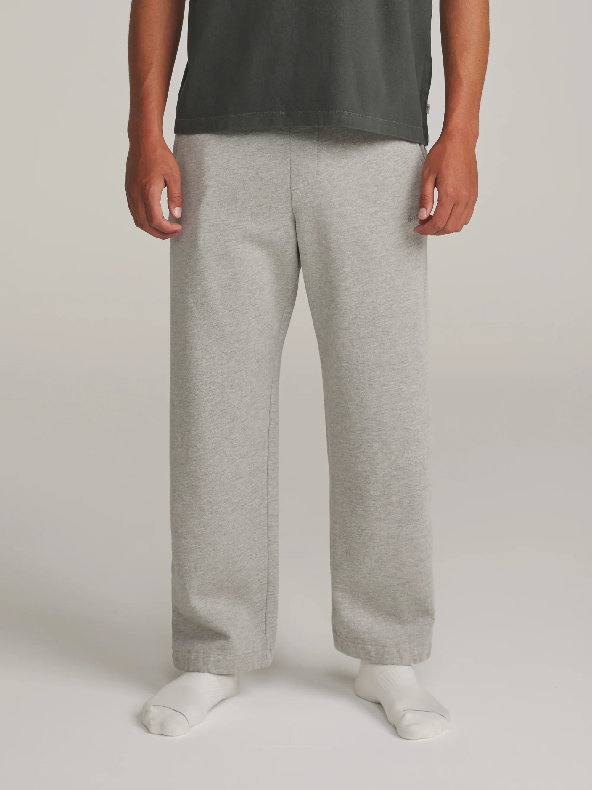 katin-fa26-fleece-layton-lounge-pant-heather-gray-on-model-01-front_5000x.webp
