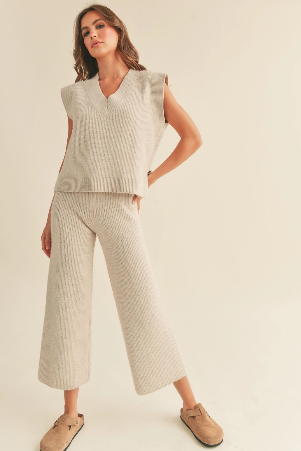V-neck Ribbed Sweater Vest Beige