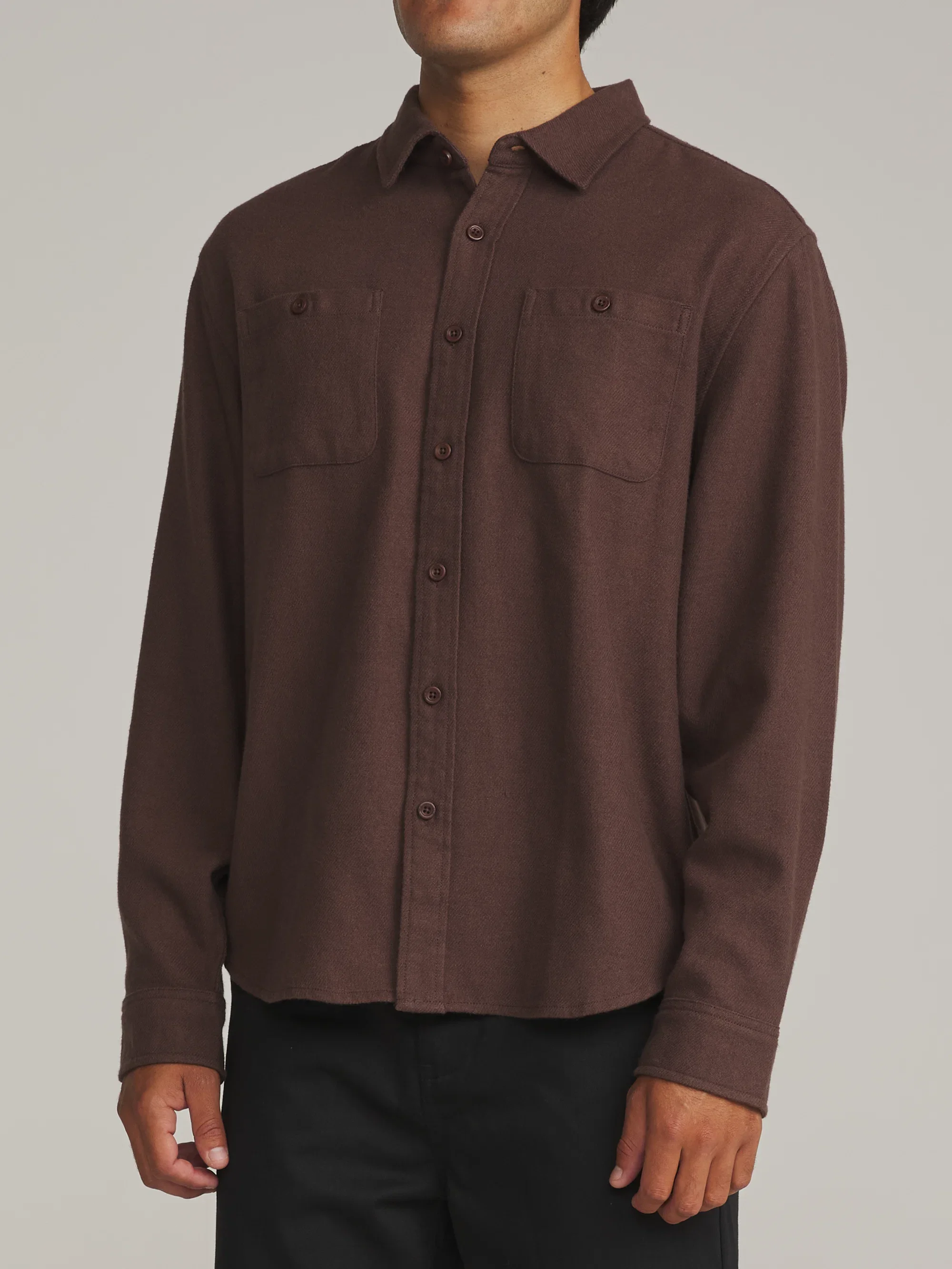 katin-fa26-flannels-sierra-flannel-french-roast-on-model-02-side_5000x.webp