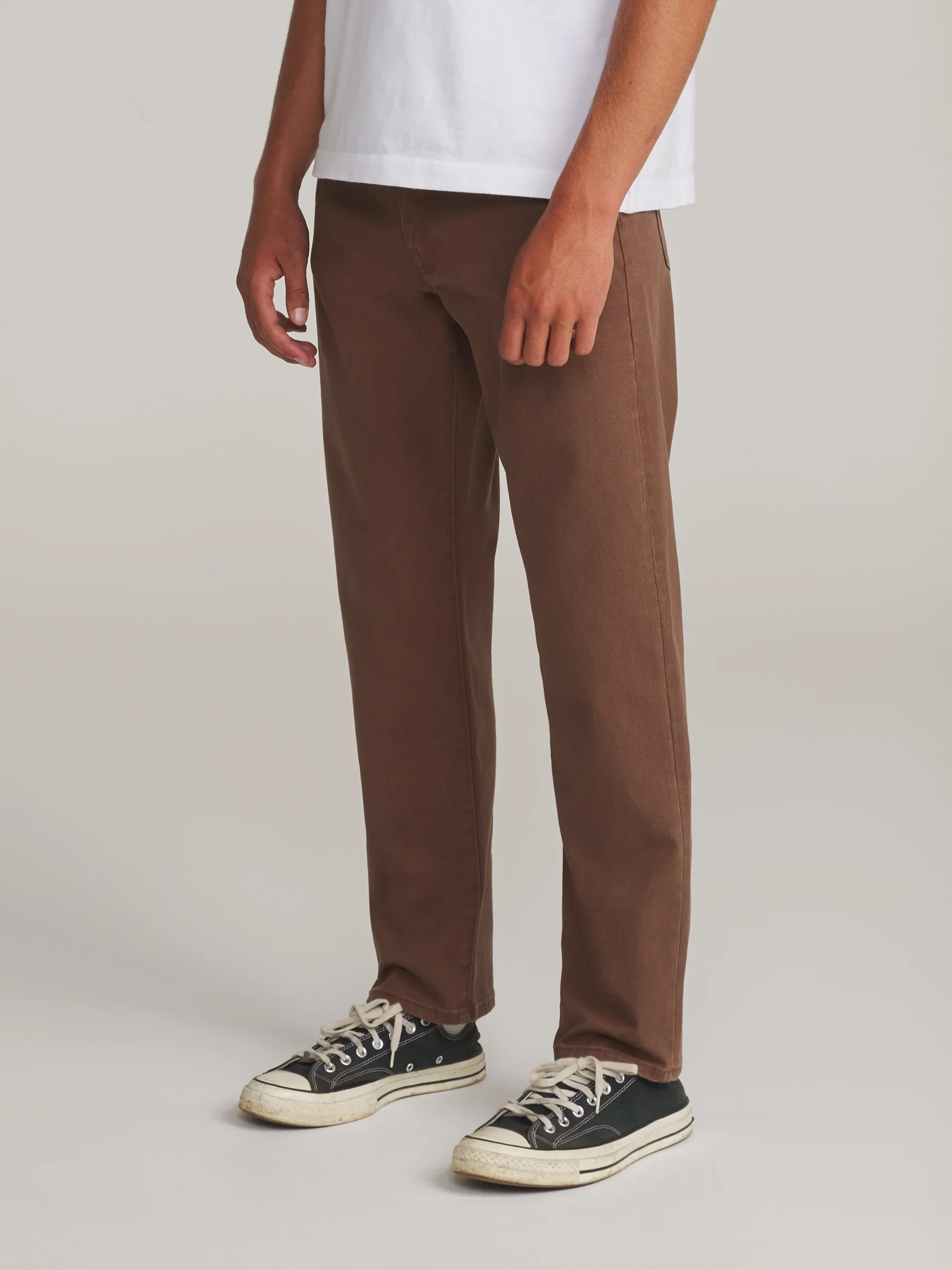 katin-fa26-denim-ren-57-classic-straight-bull-denim-mocha-on-model-02-side_5000x.webp