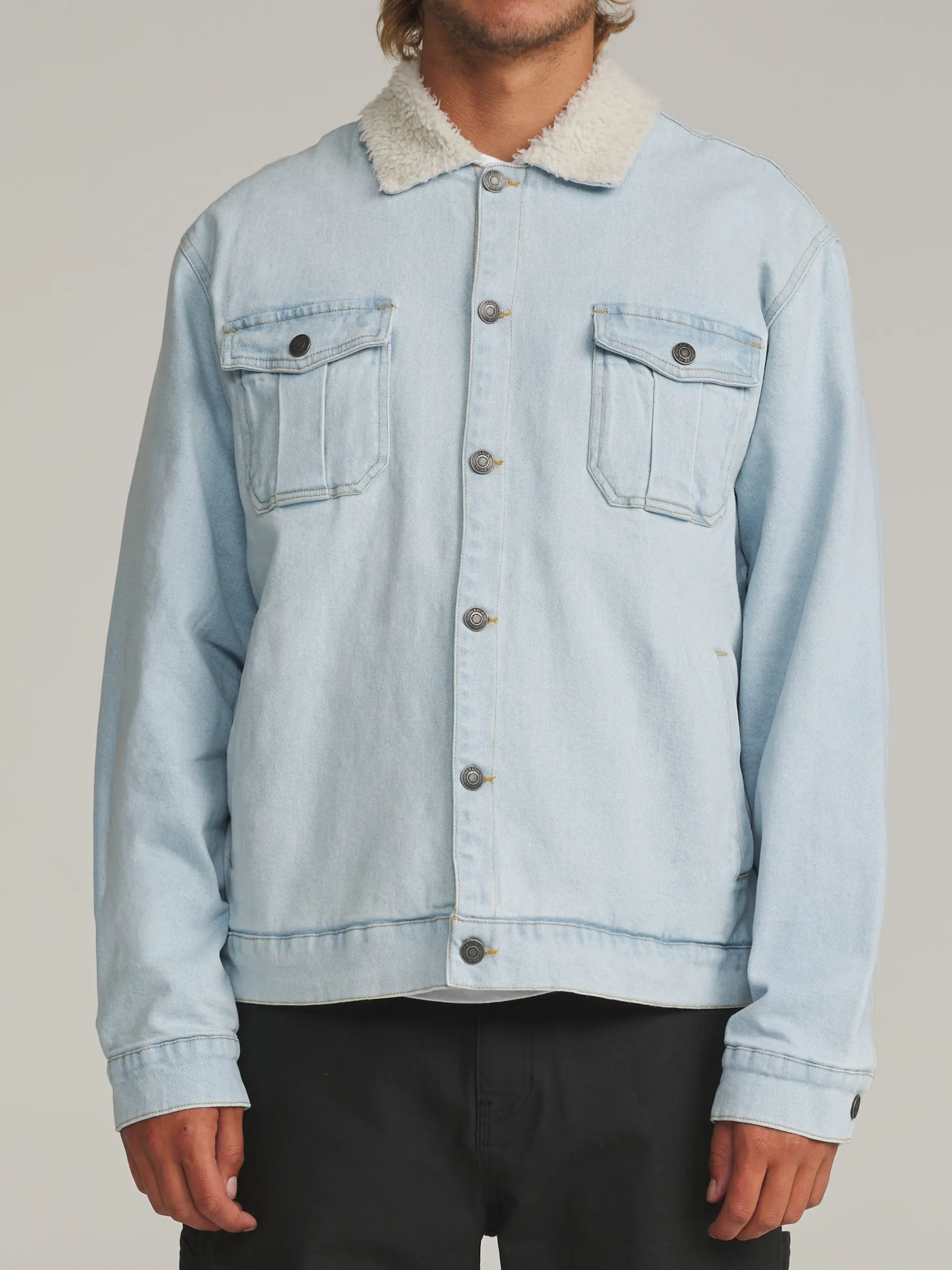 katin-fa26-jackets-harris-denim-jacket-light-indigo-on-model-01-front_5000x.webp