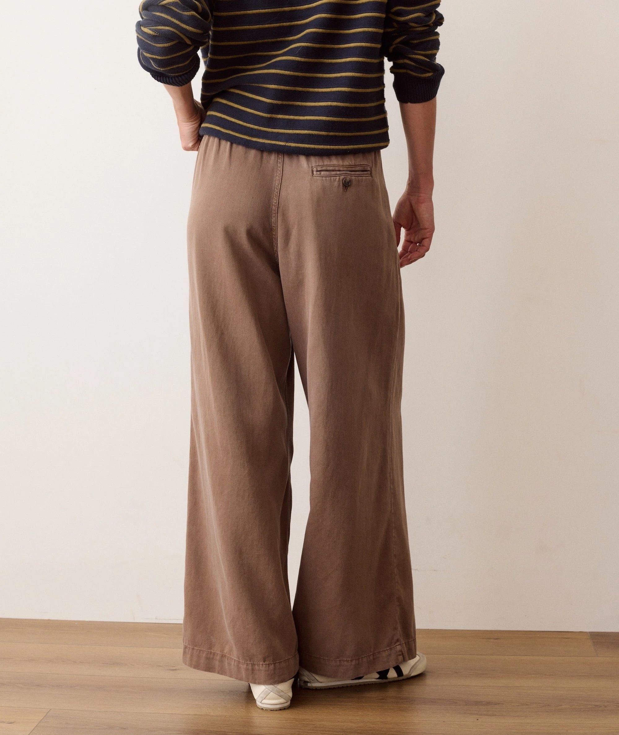 marine-layer-allison-pleated-trouser-java-5.jpg