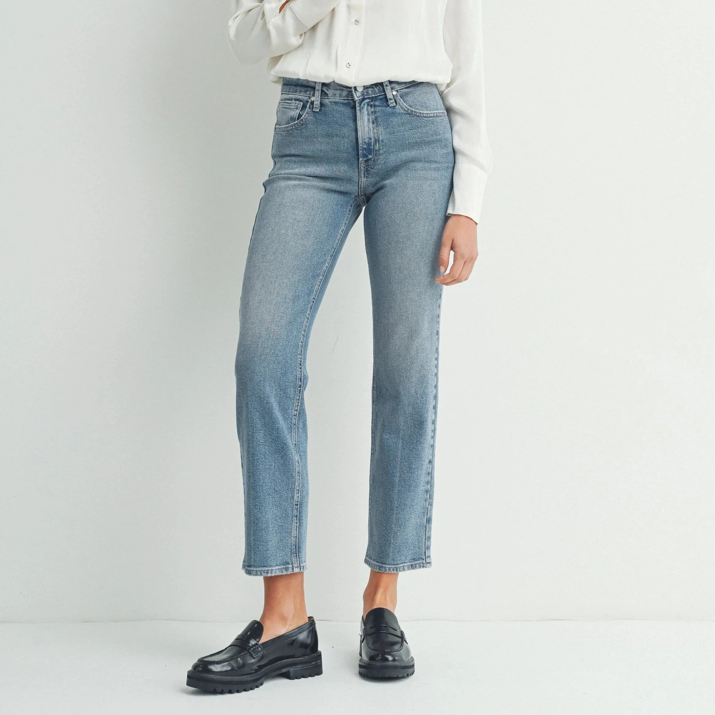 Clean Mid Rise Straight Medium Wash
