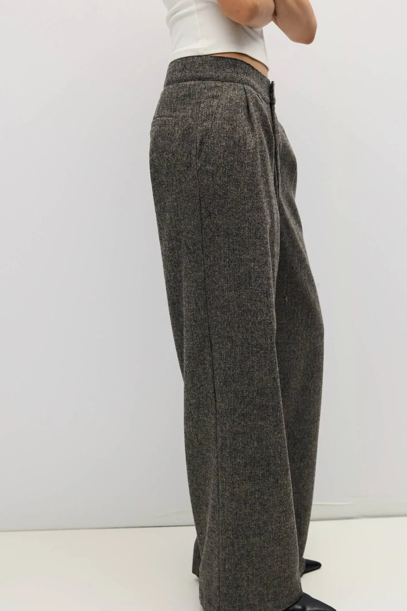 The Ali Pleated Wool Trousers Grey Herringbone