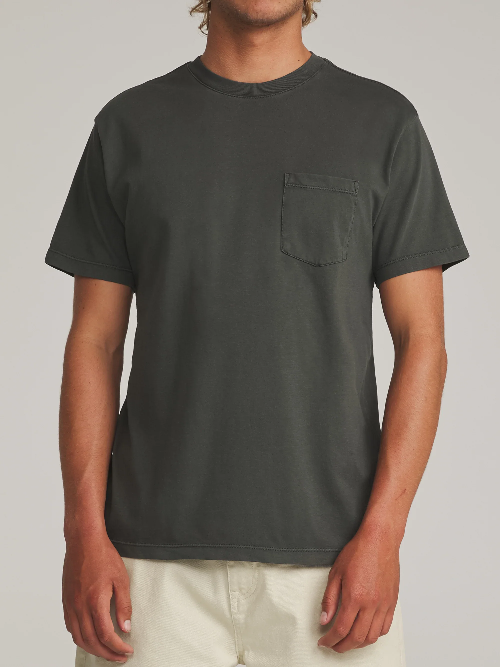katin-fa26-basic-knits-base-tee-black-vintage-wash-on-model-01-front_5000x.webp
