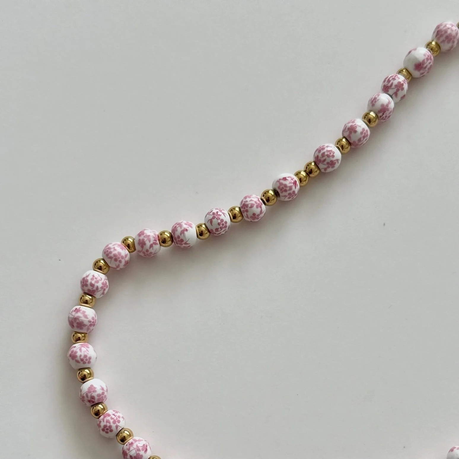 Lujain Beaded Necklace Pink
