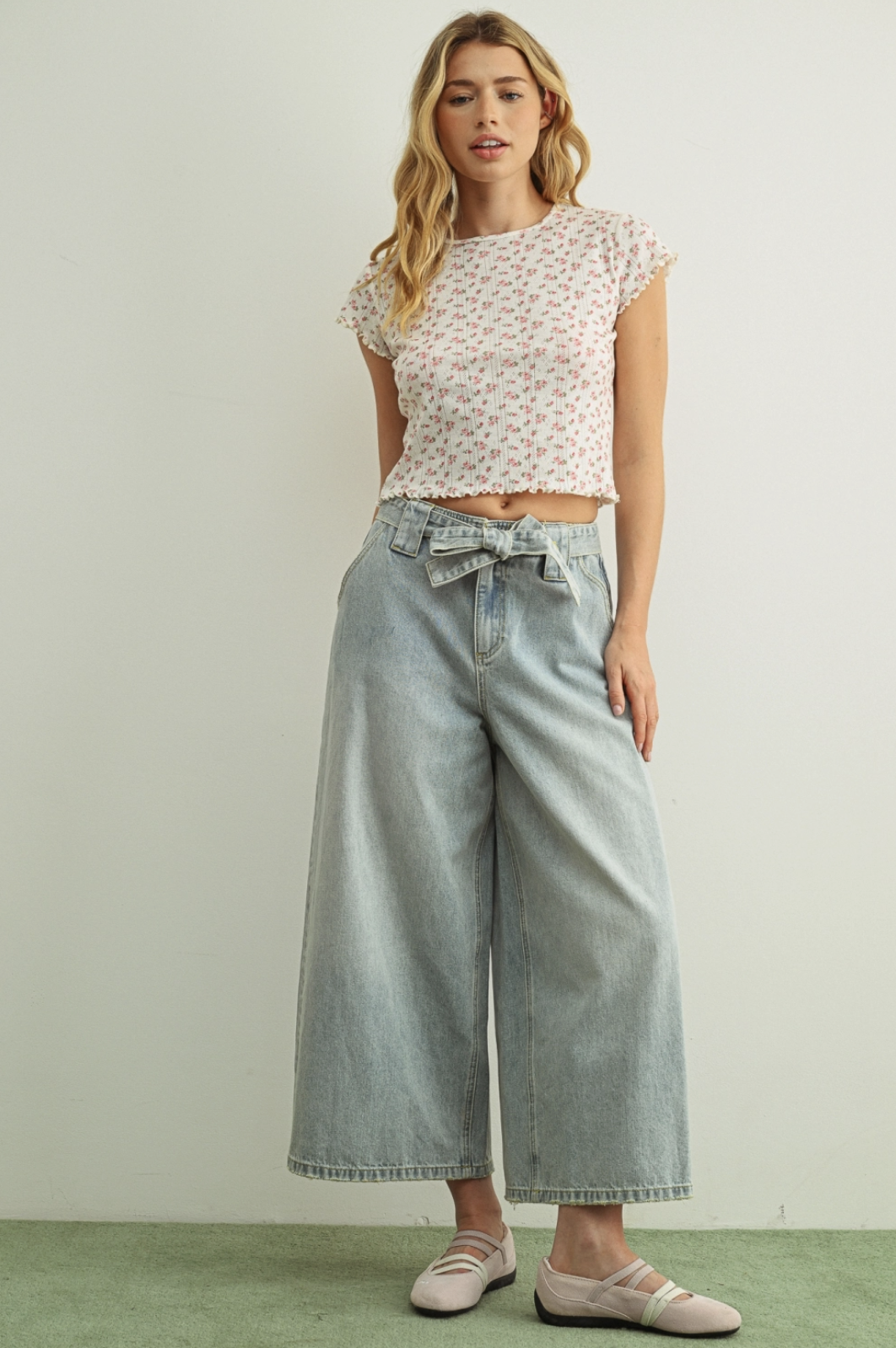 Bow Belt Wide Leg Cropped Jeans Light Wash