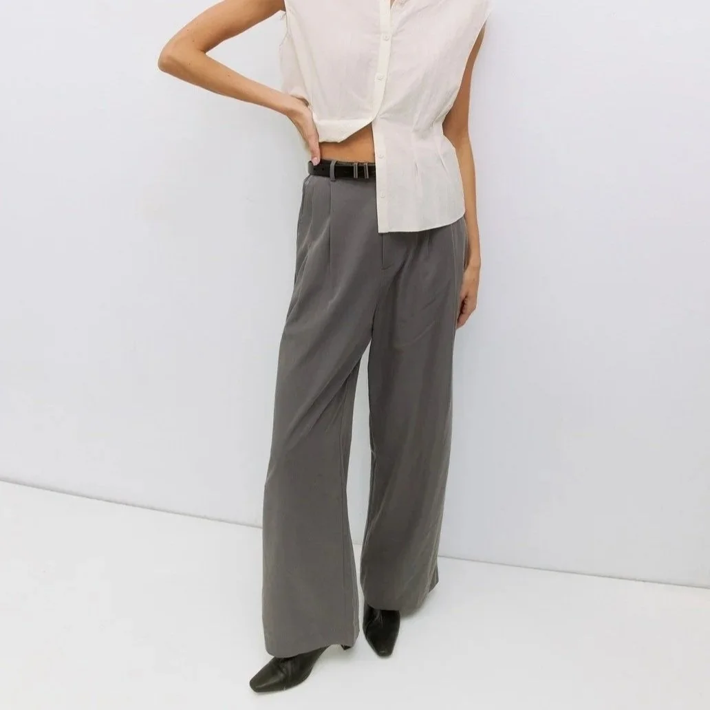 The Garner Pleated Pants Dark Grey