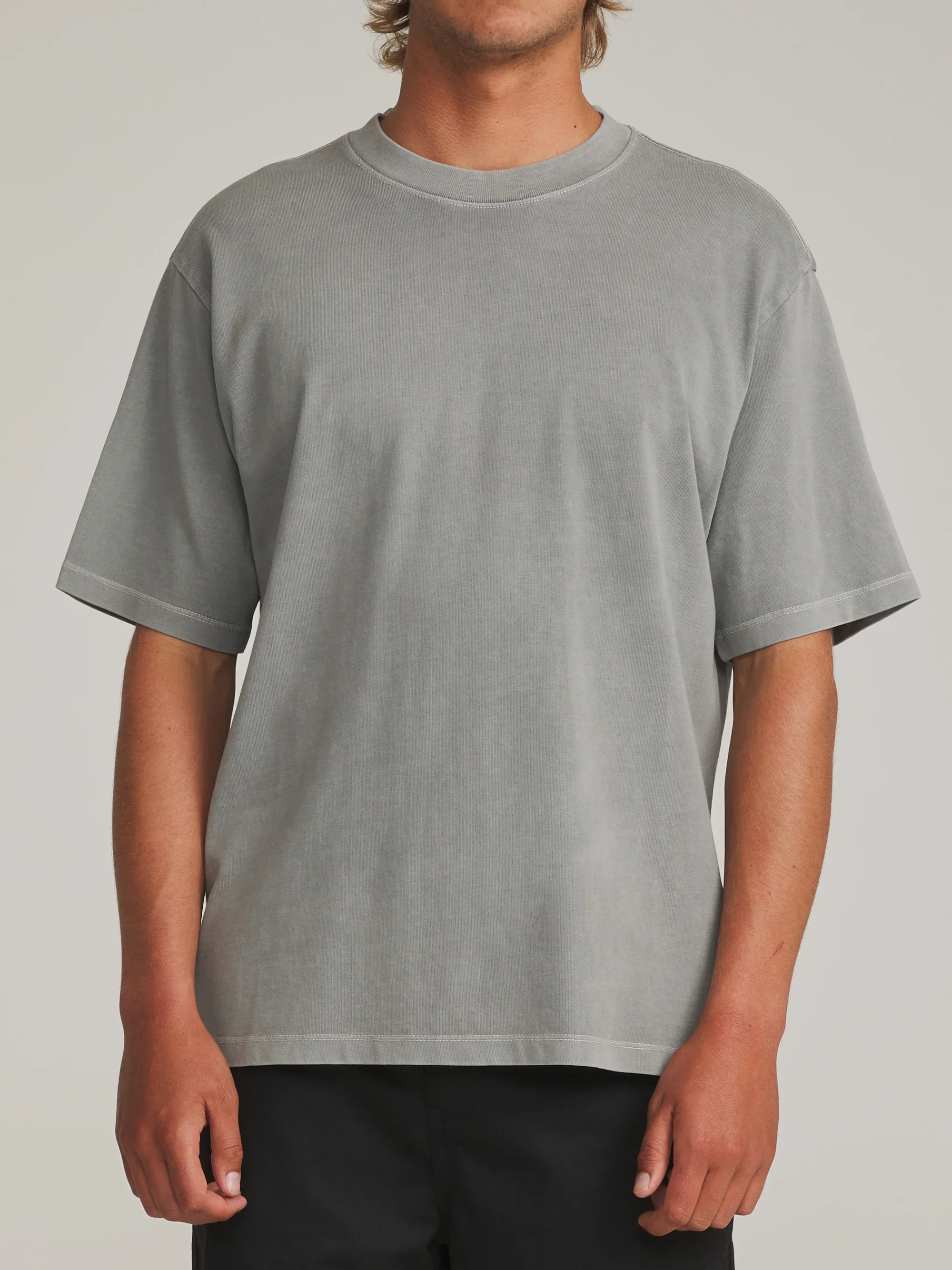 katin-fa26-basic-knits-box-fit-tee-gray-vintage-wash-on-model-01-front_5000x.webp