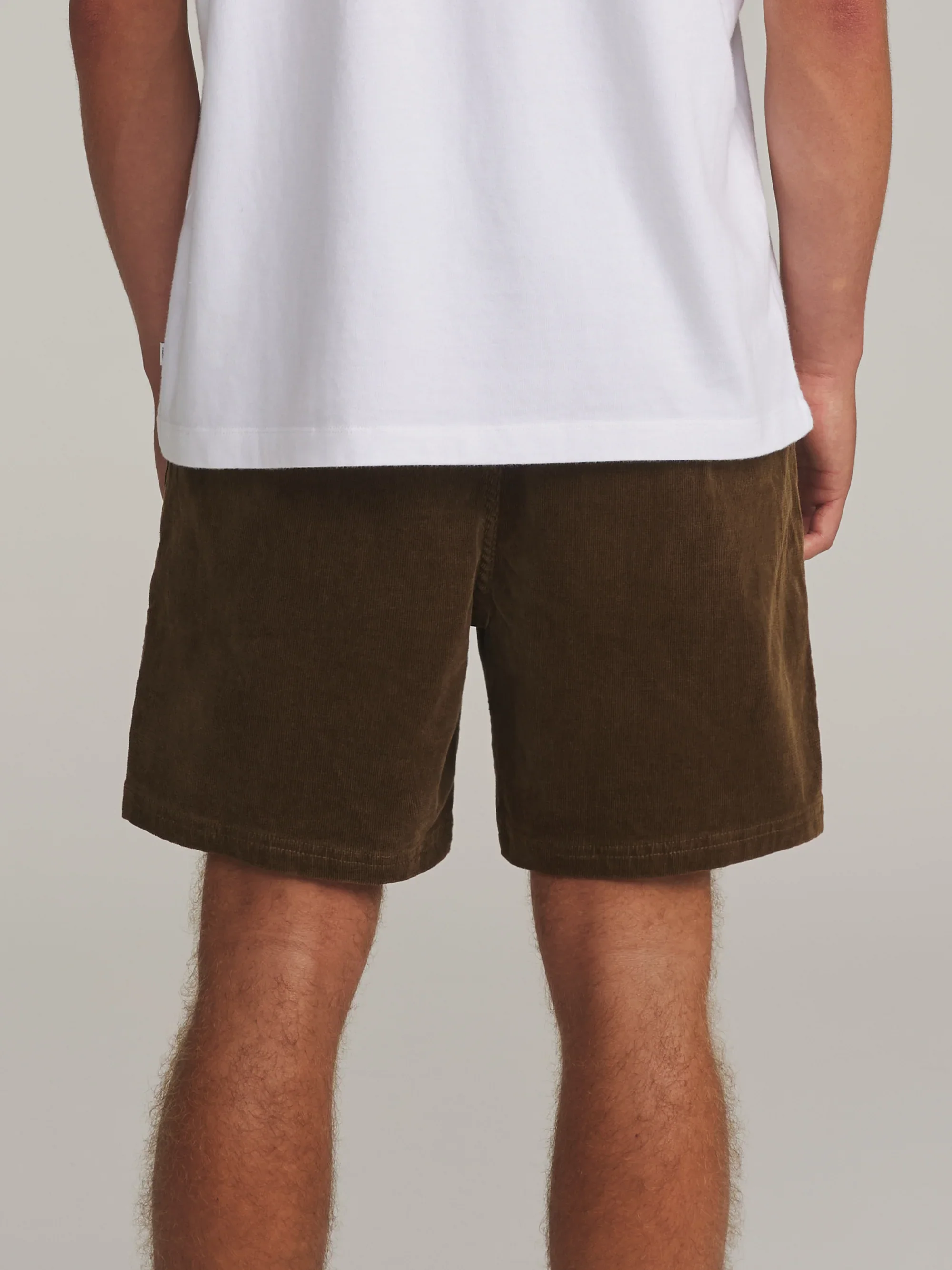 katin-fa26-walkshorts-cord-local-short-brown-on-model-03-back_5000x.webp