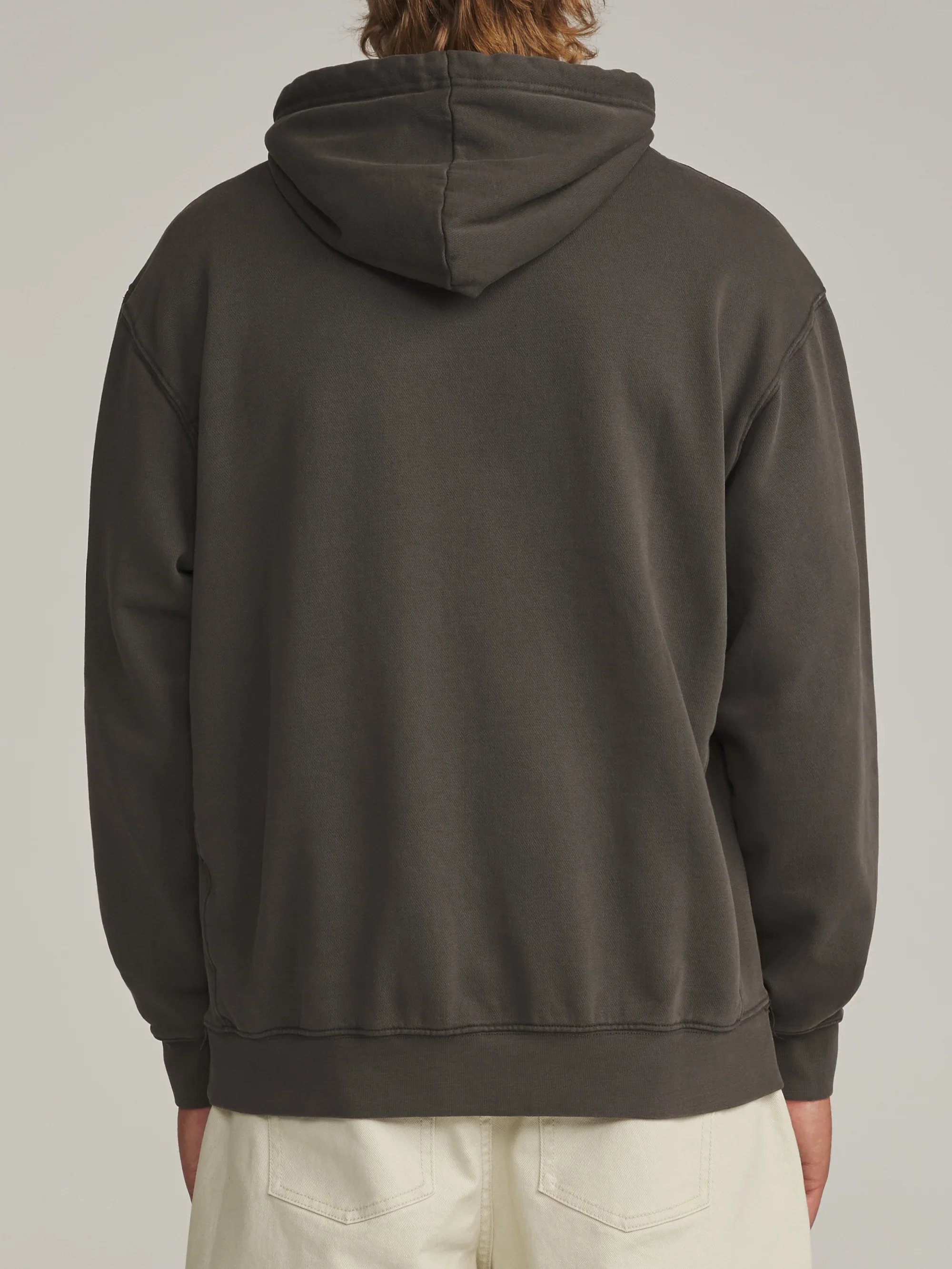 katin-fa26-fleece-emb-hood-fleece-lead-vintage-wash-on-model-03-back_5000x.webp
