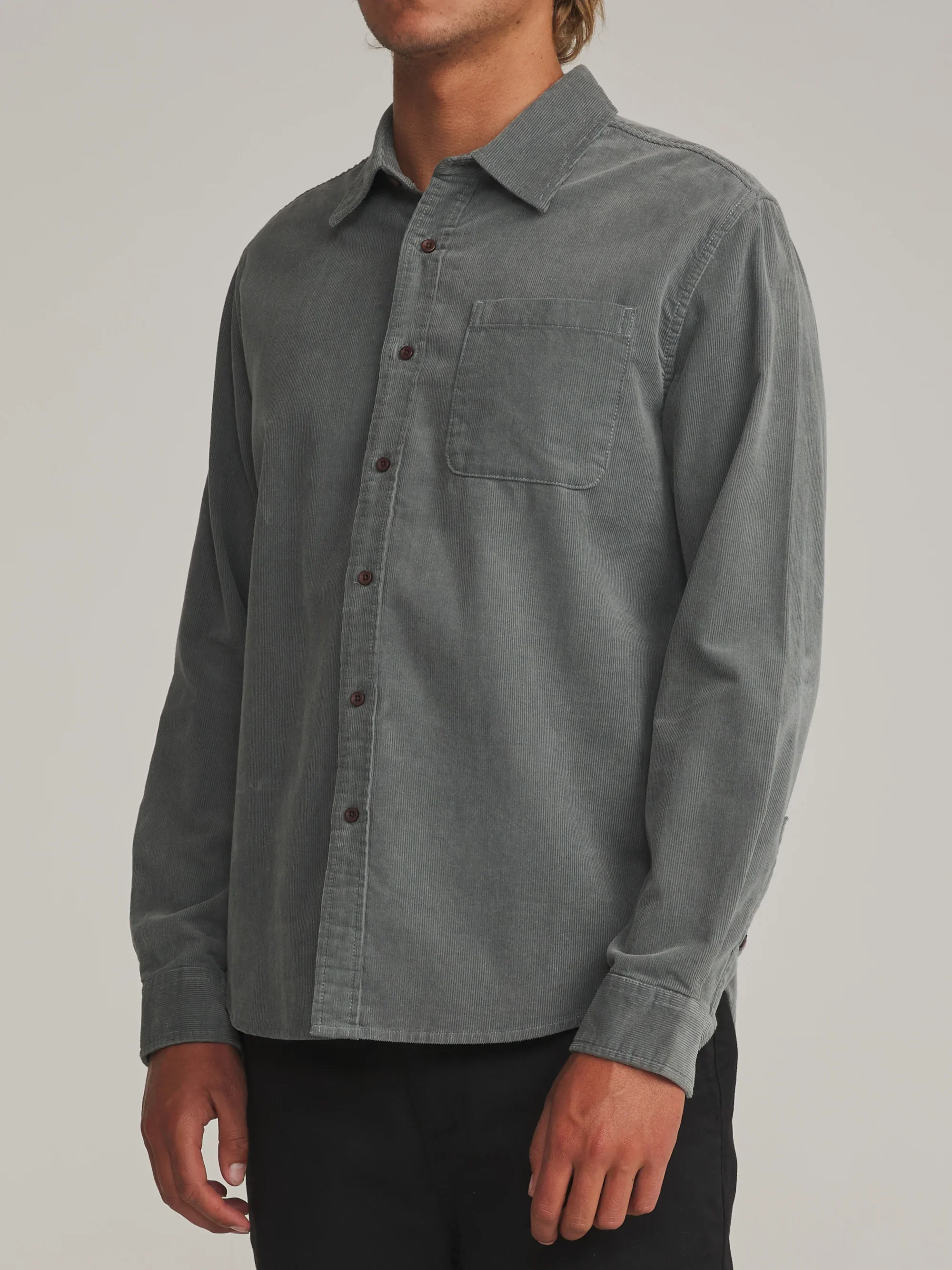 katin-fa26-shirts-granada-shirt-graphite-on-model-02-side_5000x.webp