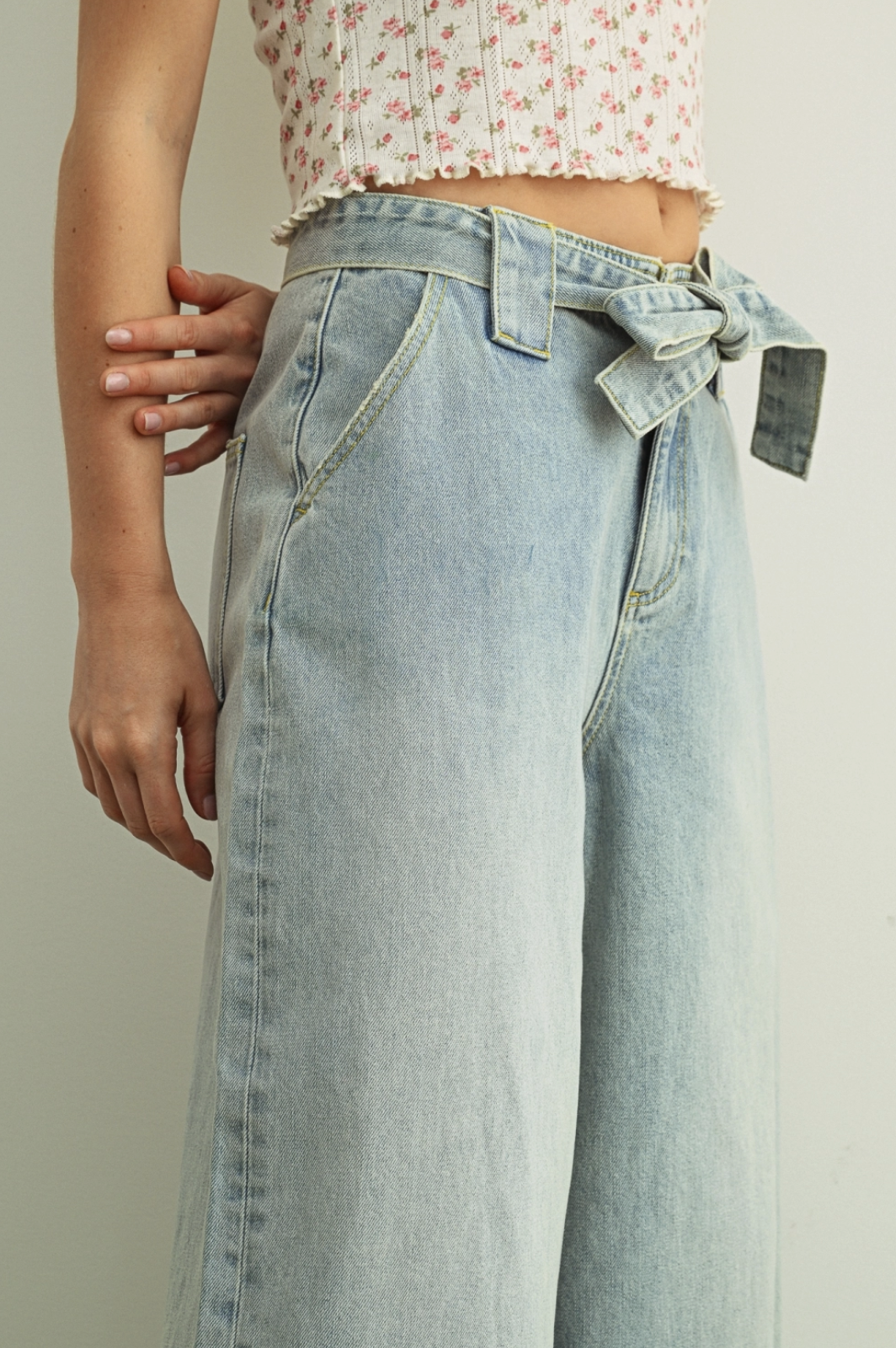 Bow Belt Wide Leg Cropped Jeans Light Wash