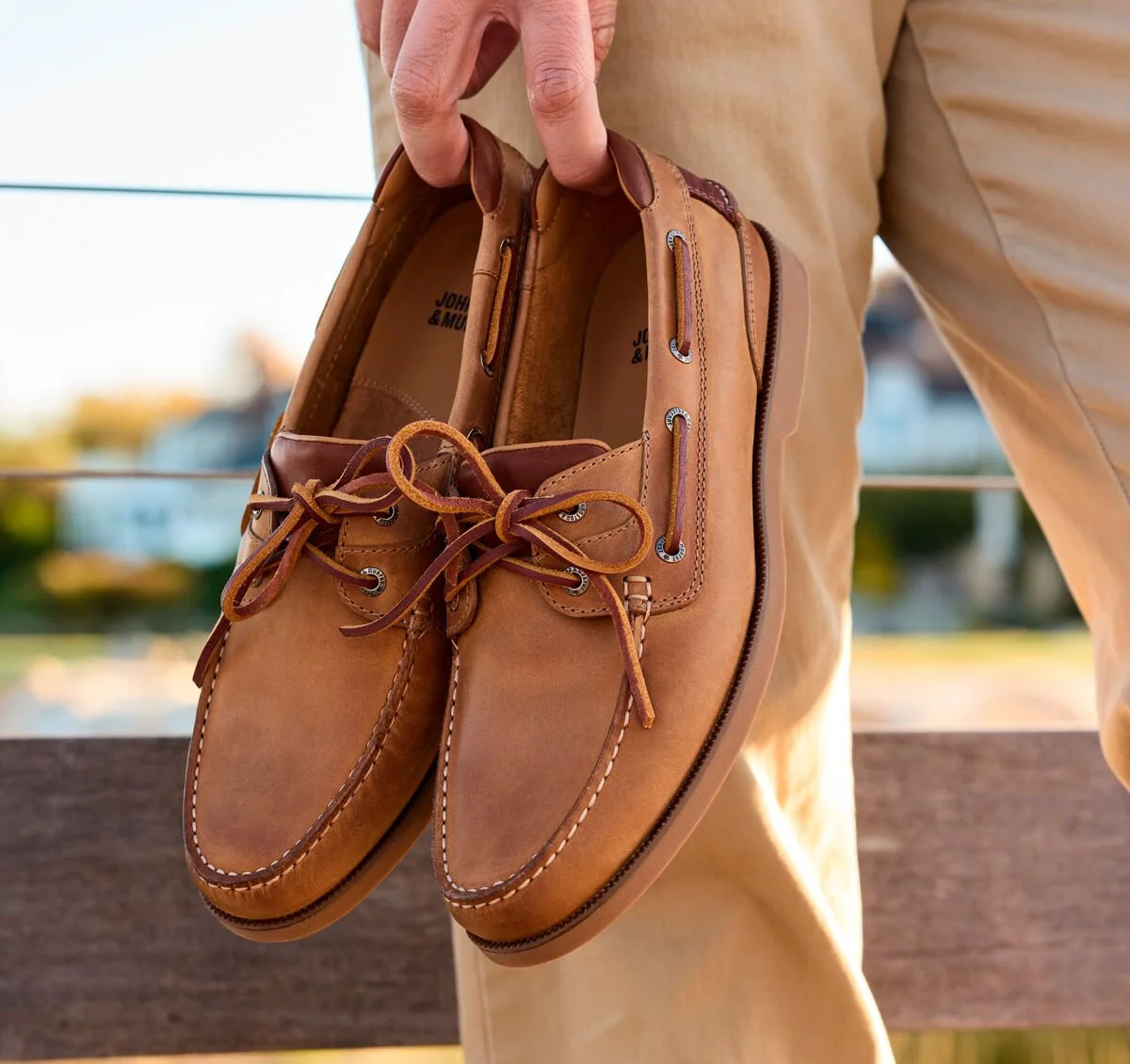 johnston-murphy-ventura-boat-shoe-tan-full-grain-detail.jpg