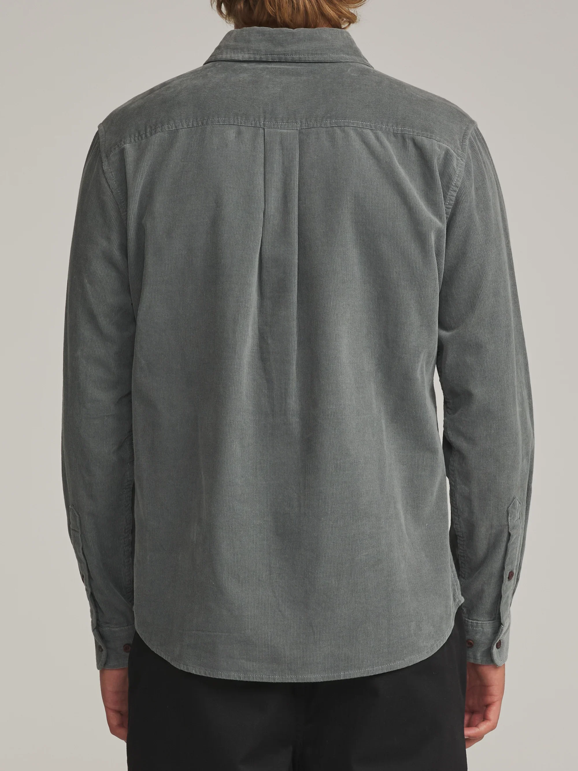 katin-fa26-shirts-granada-shirt-graphite-on-model-03-back_5000x.webp