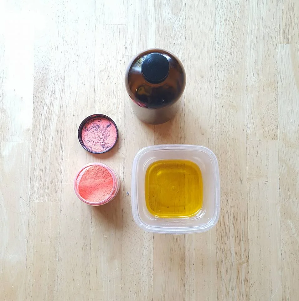 I was making a Grapefruit batch of soap so here's a photo of the oxide and essential oil before I added them at trace during the mixing process.