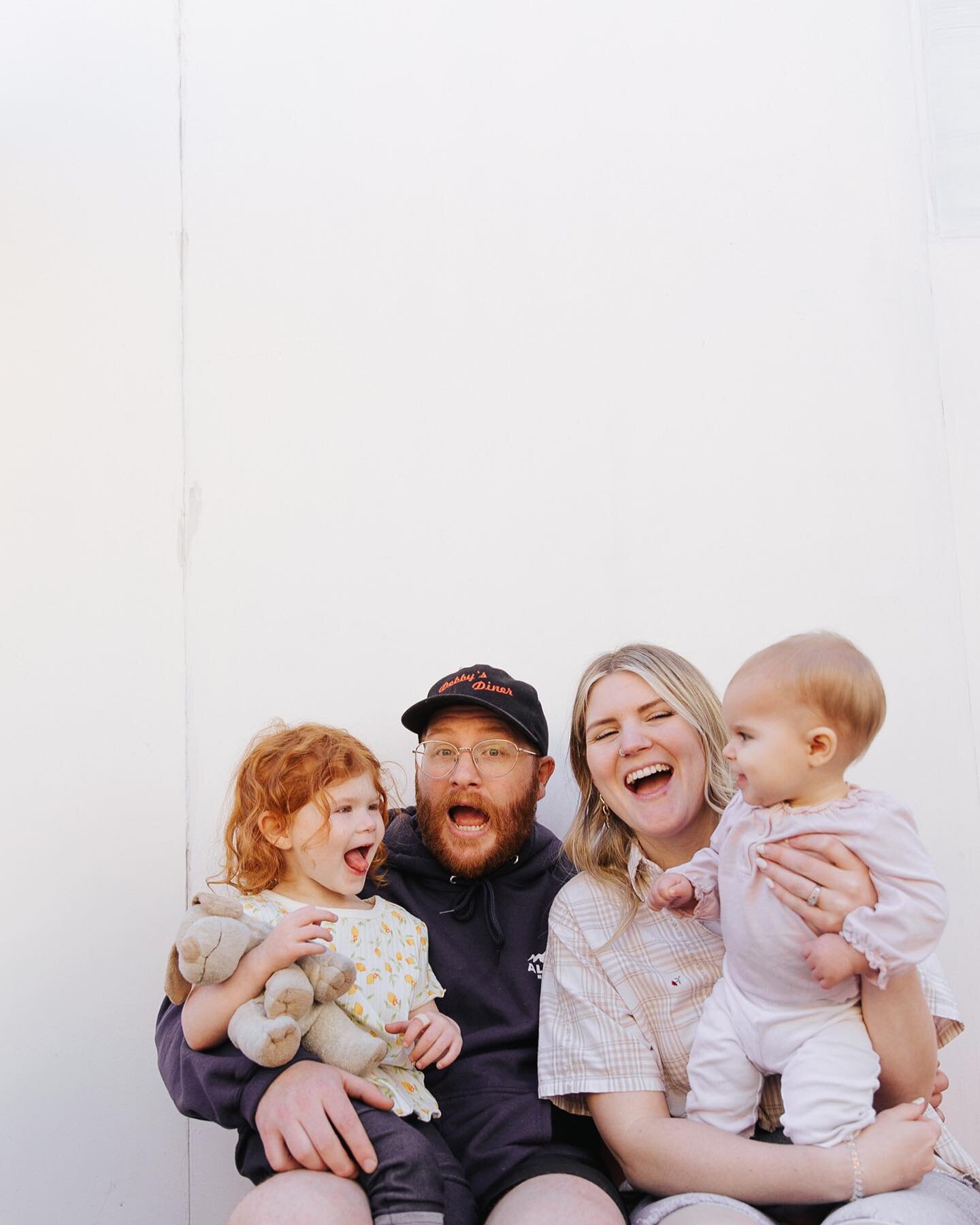 happppyy friiiiday !!!!!

we love family :) 
thanks for being a part of ours 

🌱🖤🌵🤍