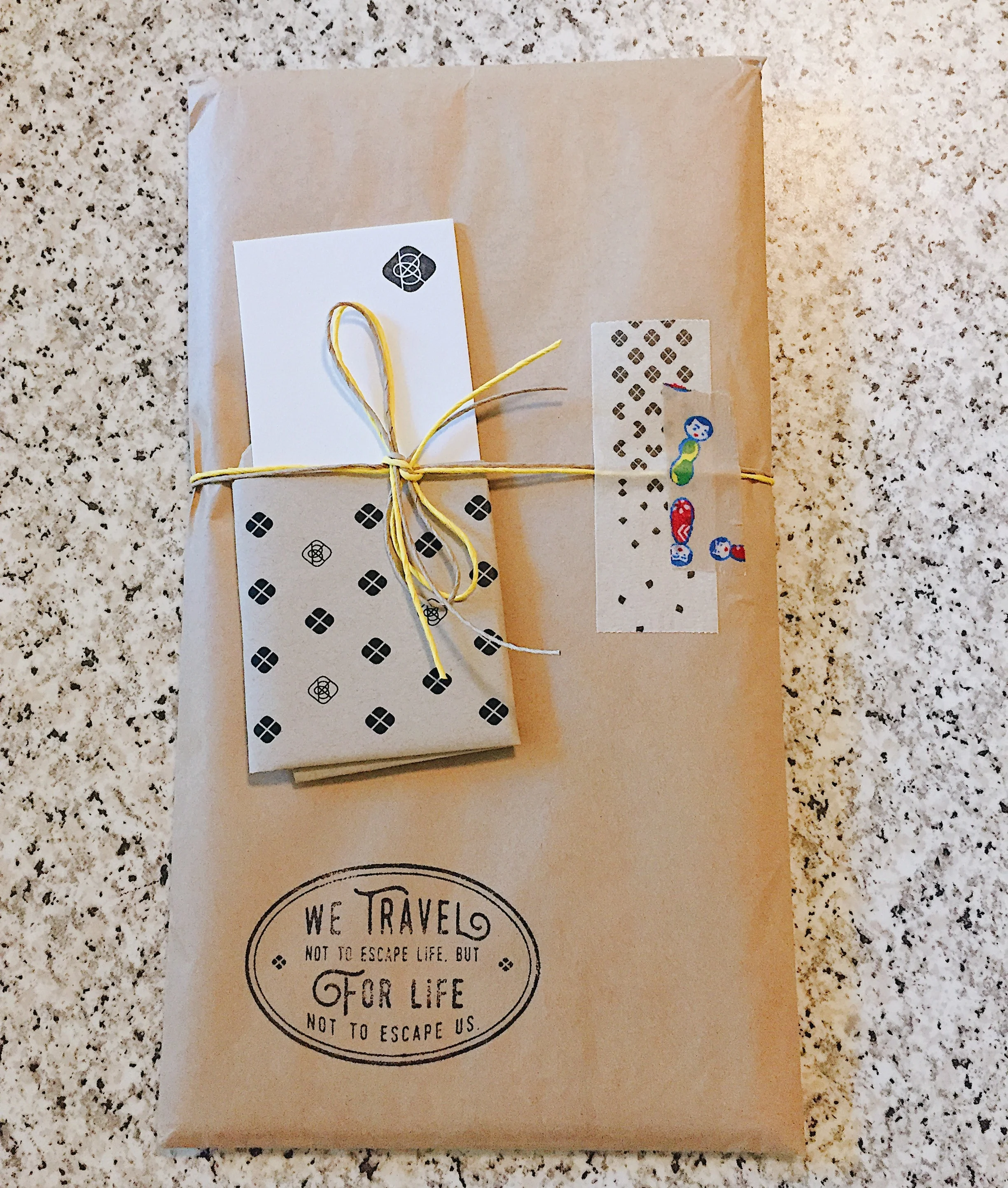 The package from Baum-kuchen arrived beautifully wrapped with a hand-written note inside, wishing me a happy summer. I ended up reusing some of this material to decorate my undated weekly insert, as you'll see later in this post.