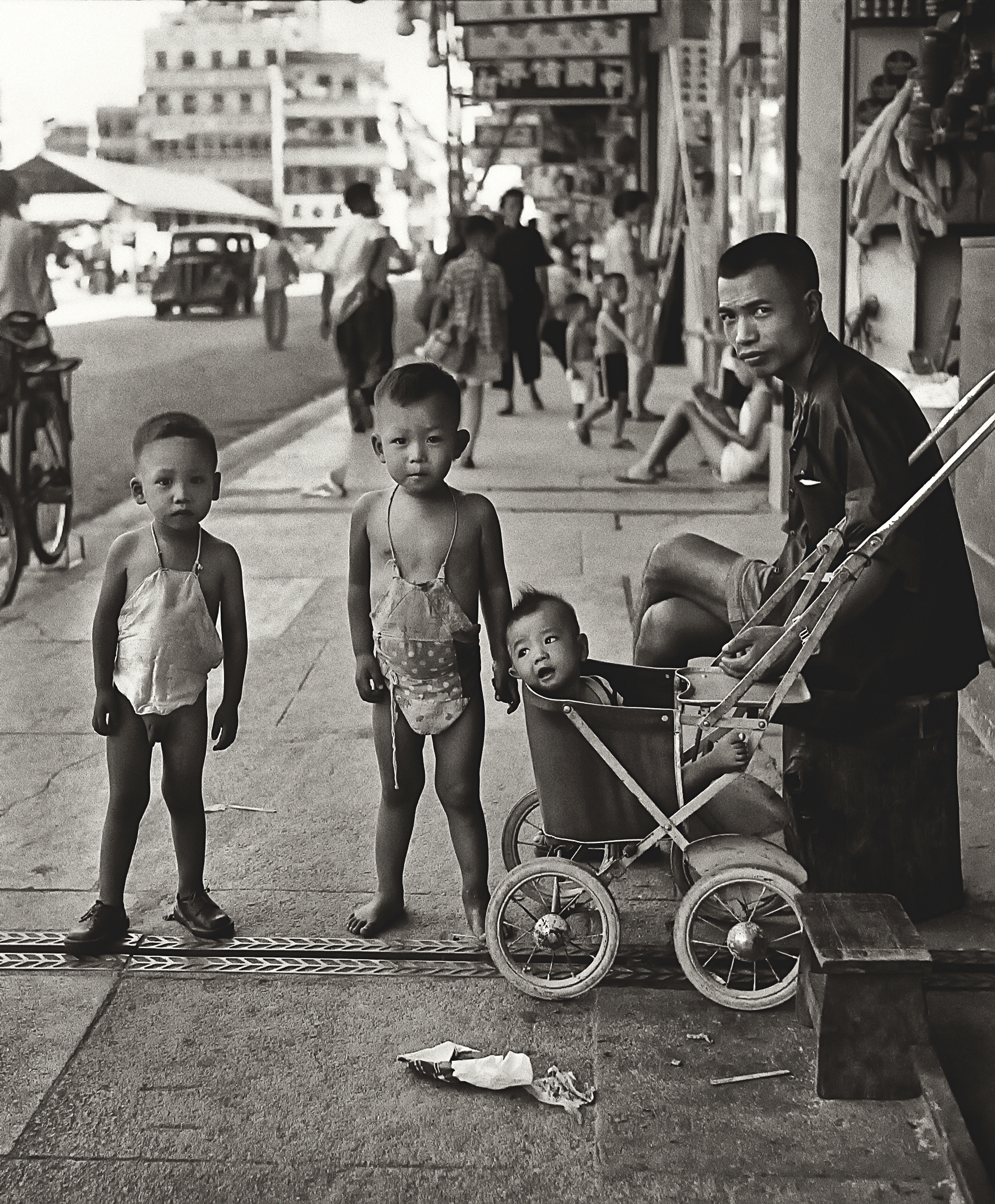 Waiting for Mom(媽媽終會回來)Fan Ho.jpg