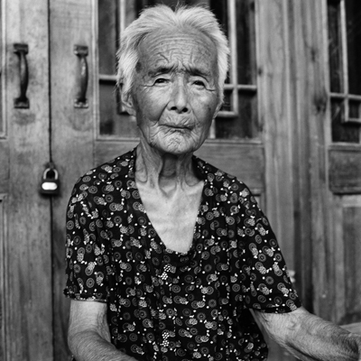 Jo Farrell, Zhao Hua Hong portrait 84 (China, 2010).jpg
