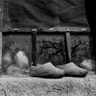 Jo Farrell, Su Xi Rong's straw shoes 75 (China, 2008).jpg