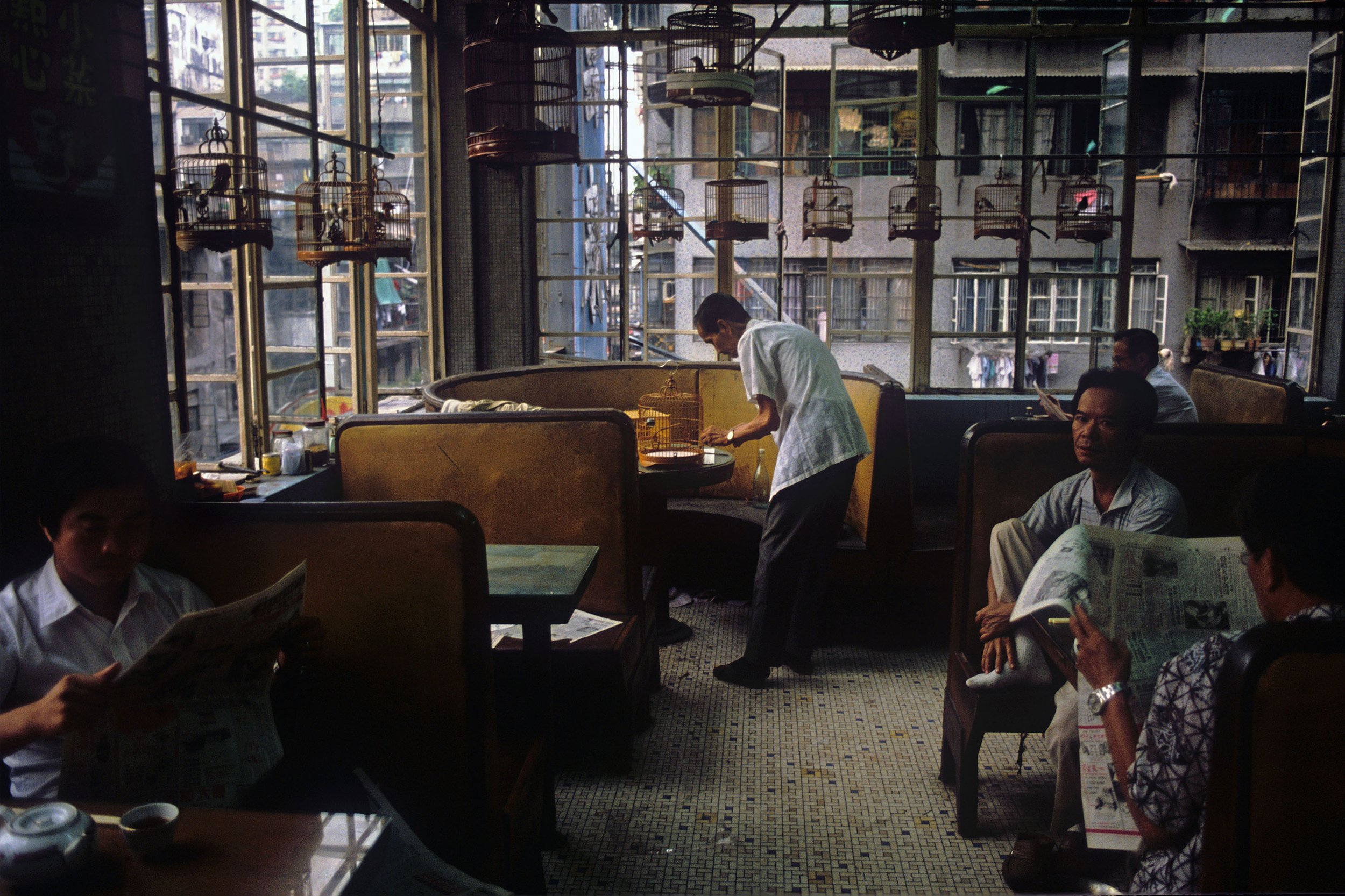 Greg Girard, Wan Loy Teahouse, Mongkok, Hong Kong 1985, Courtesy of Blue Lotus Gallery.jpg