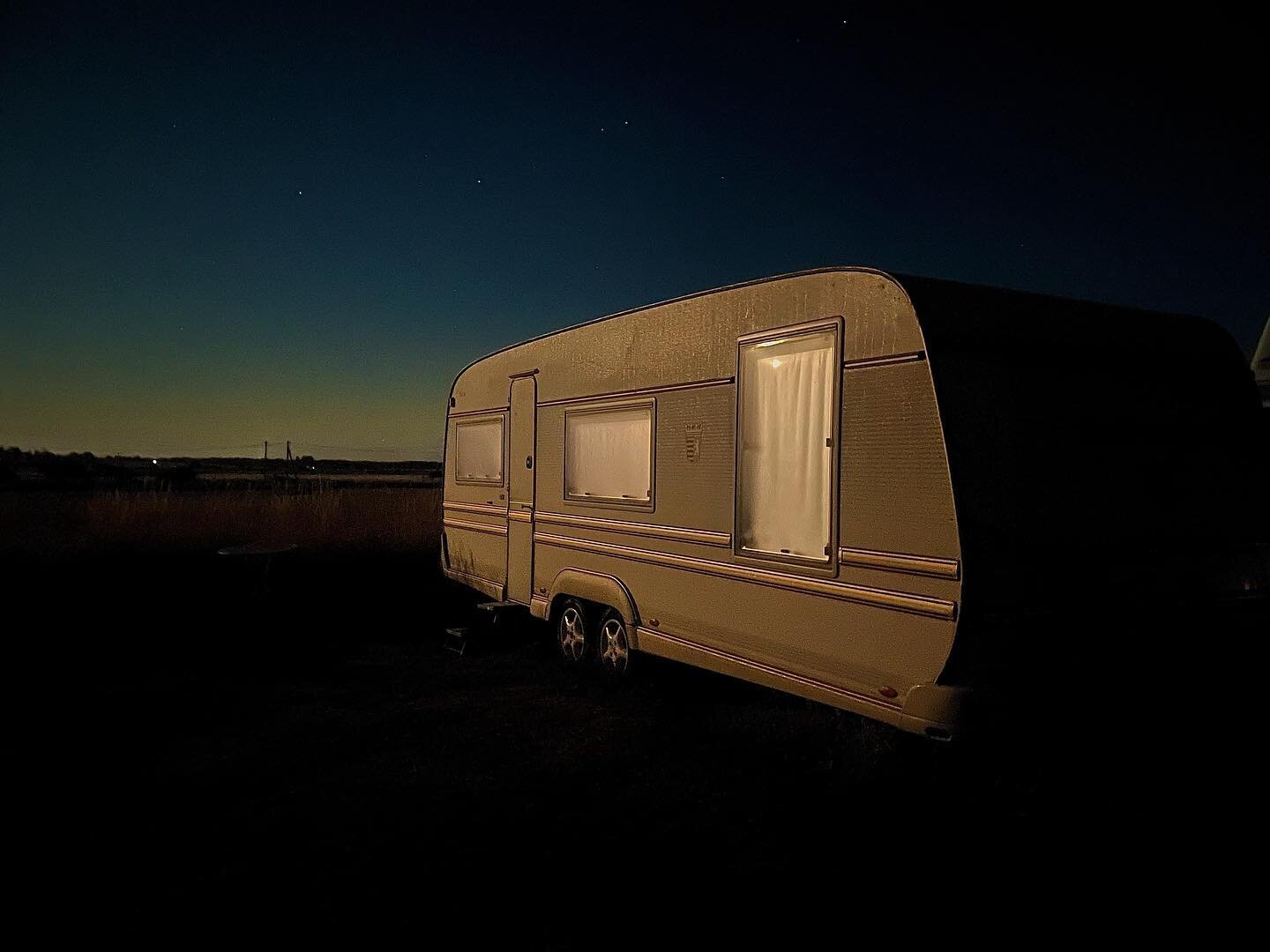 Full moon 🌕 #fullmoon #bright #caravan #retrocaravan #seabreezecampsite #landscapephotography #camping #starrysky #clearnight #norfolkskys #oldcaravan #brightnight