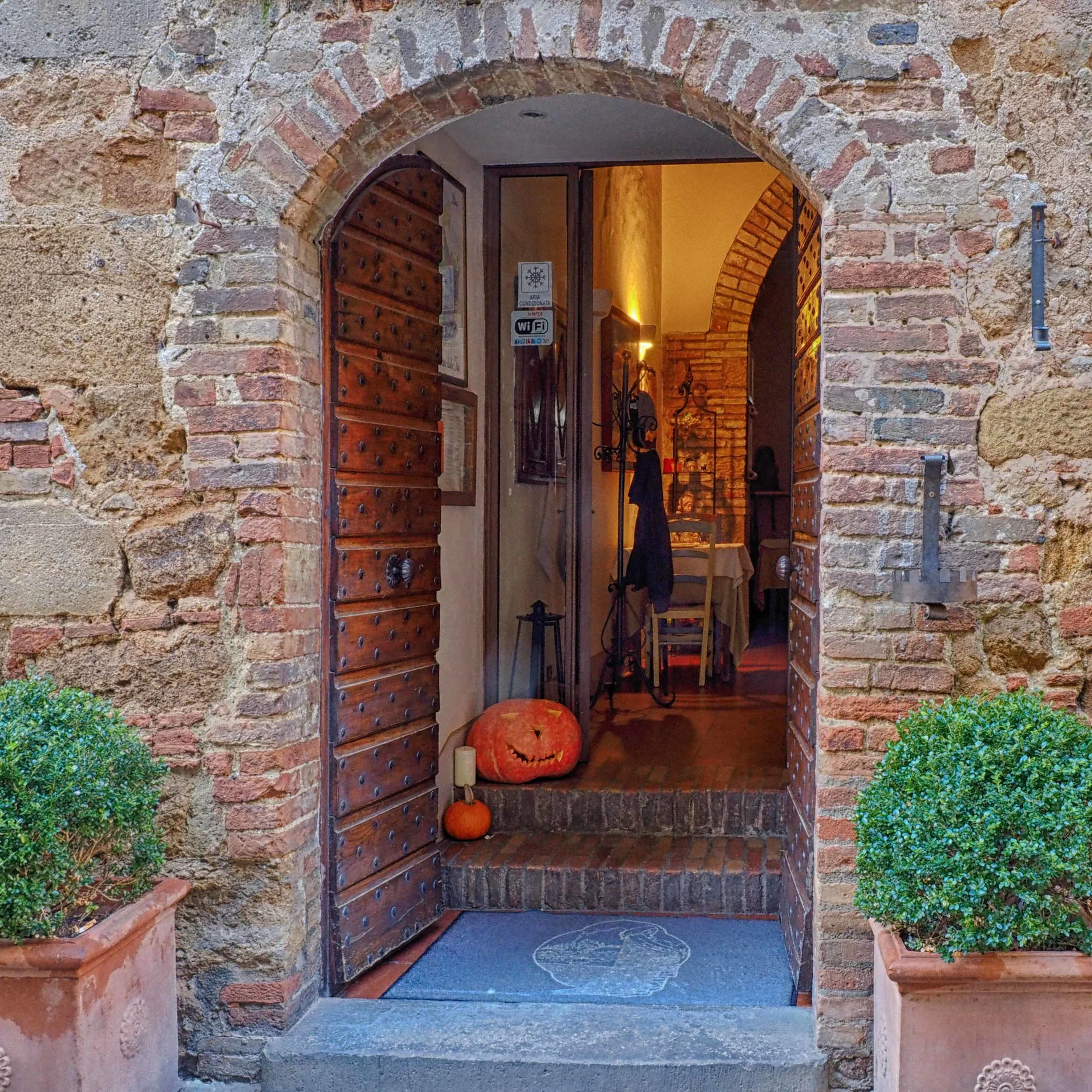 56. Pienza Doorway 1.jpg