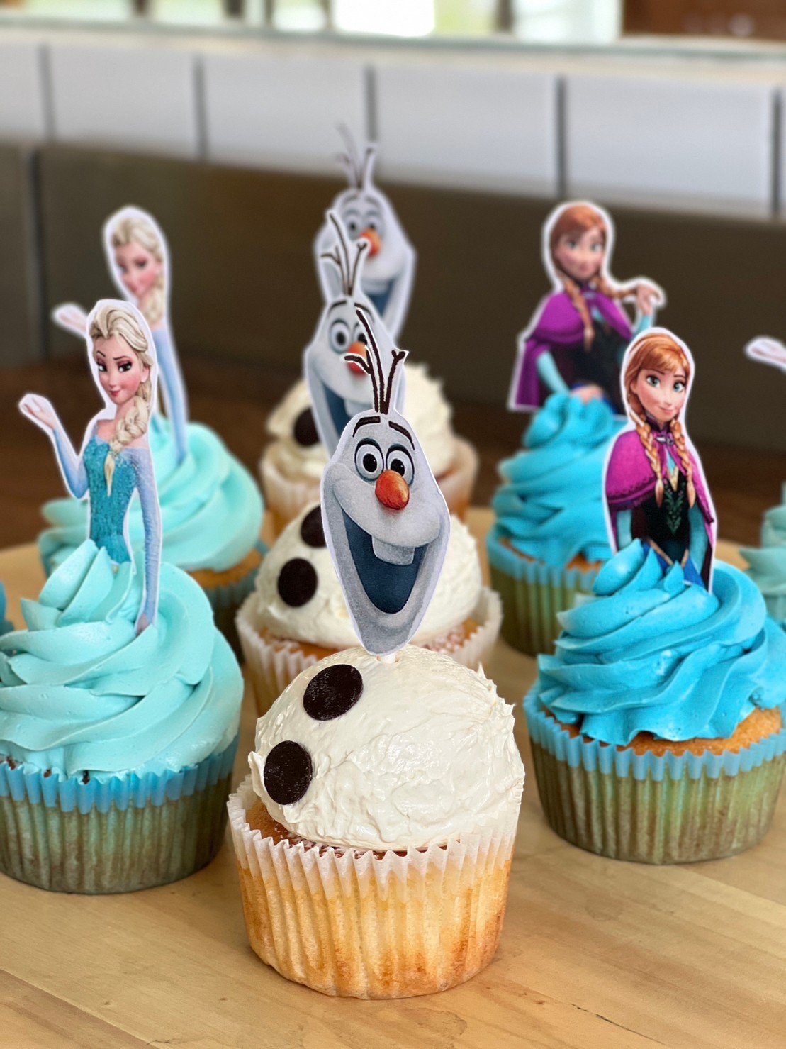 Frozen cupcake 