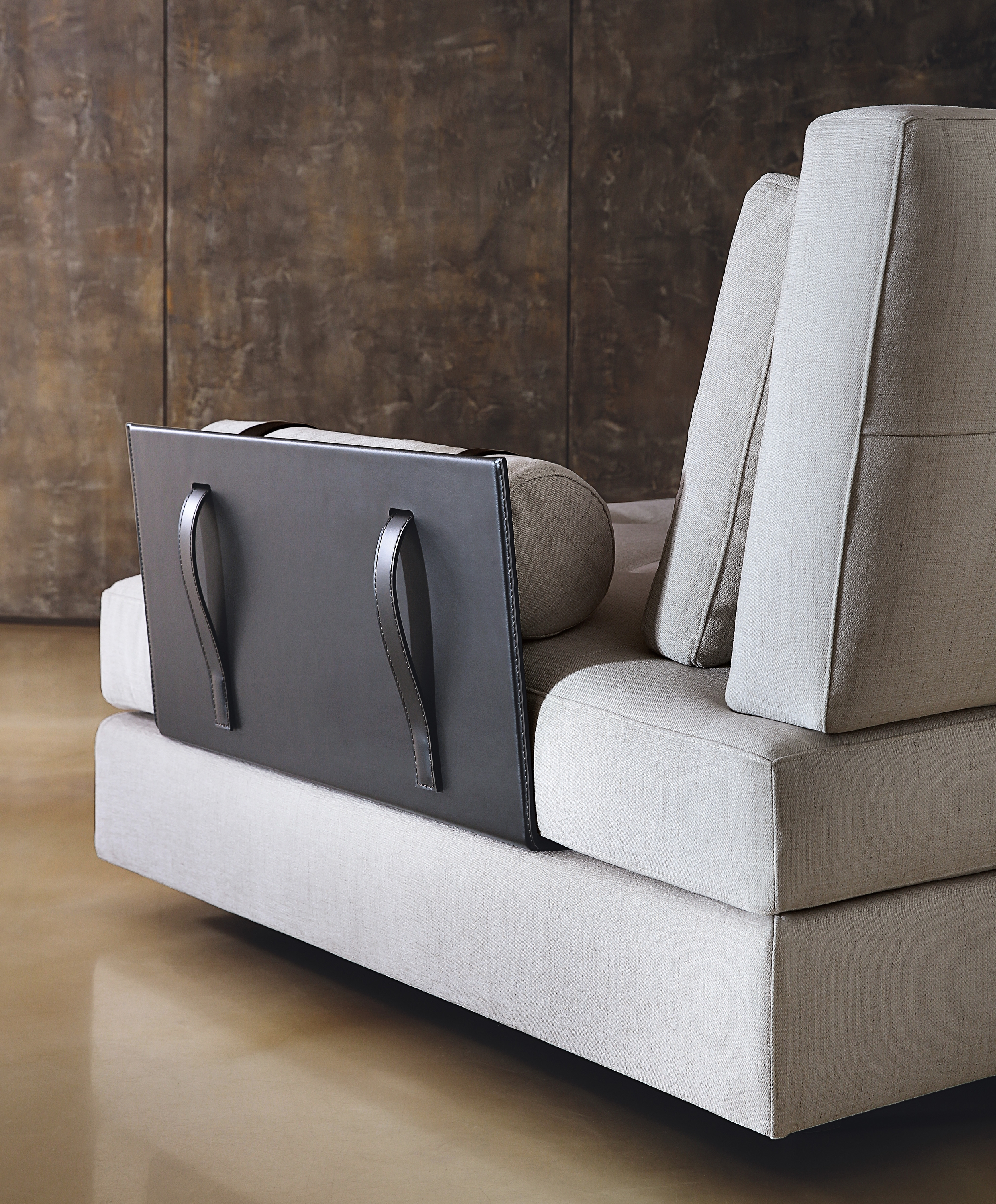  NEW : Hemingway sofa detail&nbsp; 