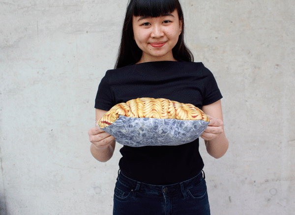 jenny-acosta_ramen-pillow.gif