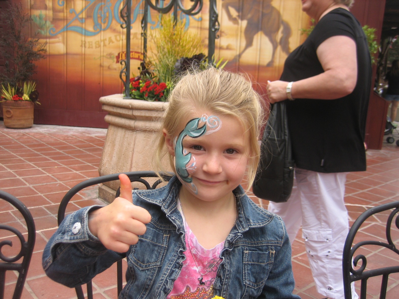 Instagram Message: Gracie gives a thumbs up for me using an organizer.