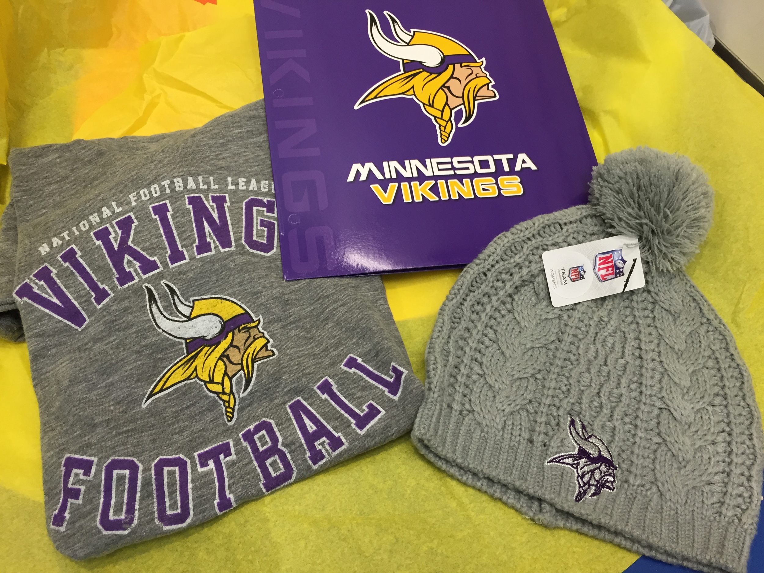 Lucky mom, her birthday was on 8/7 and so I sent her some thoughtful pinches . But you all know what the main gift was. (hint: money) - She will be sporting these during the season for sure!