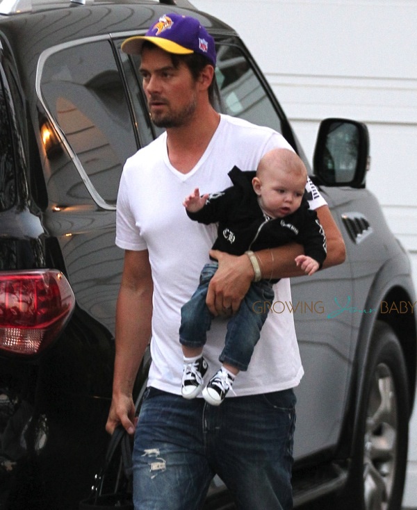 Look at this image from Growing Your Baby. I Couldn't resist my other DILC - Josh Duhamel - come on, he's killing me with the Vikings cap!
