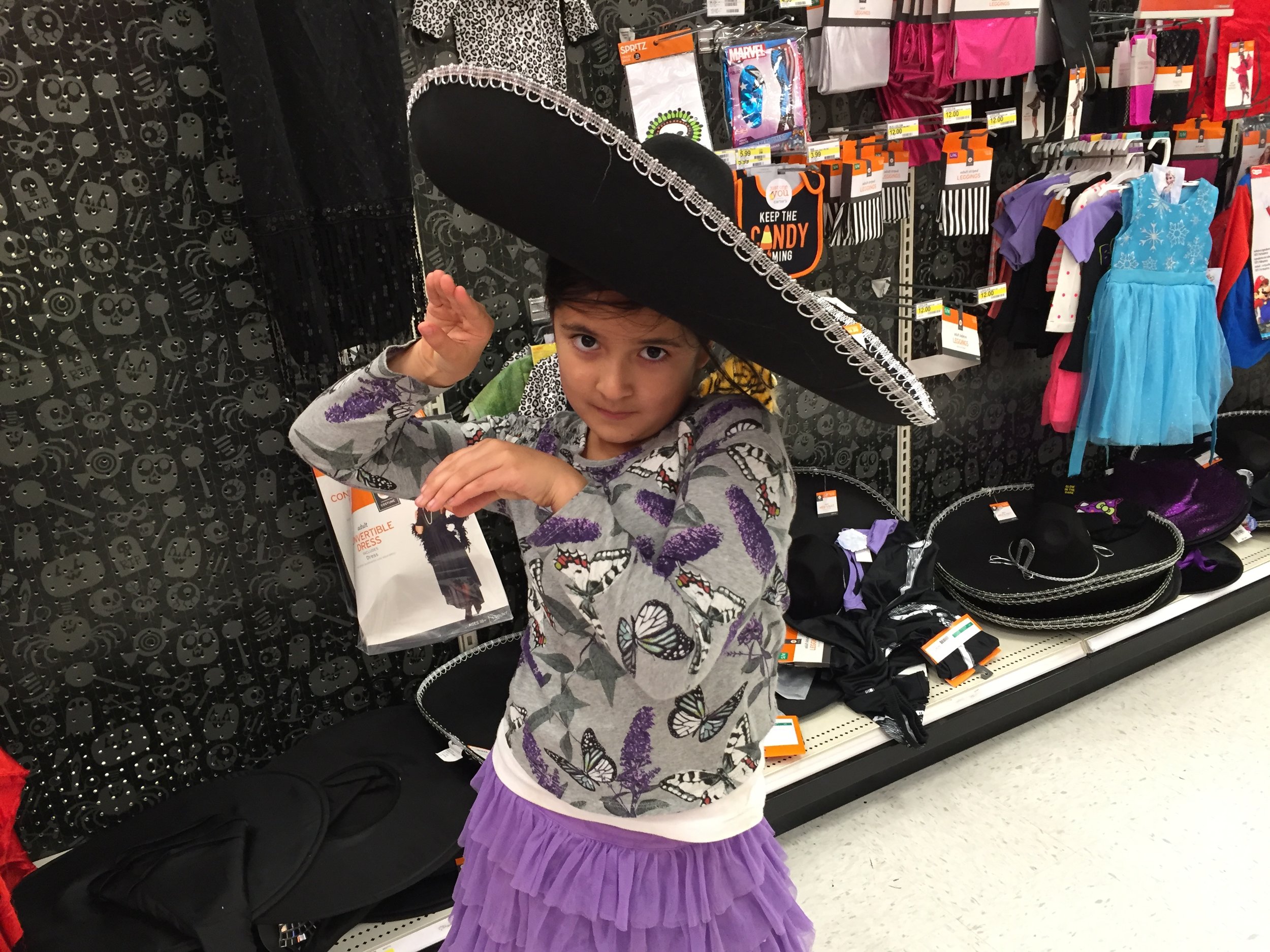 Instagram Message: Shopping the sales after Halloween es muy bueno, no?