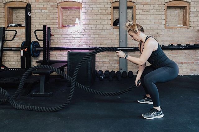 I can&rsquo;t get enough of the battle rope pics. 😏 Meet my friend @hollyjfitness everyone! She is a local group fitness instructor /personal trainer AND she just launched her own app for in home workouts. Holly lights up a room and challenges peopl