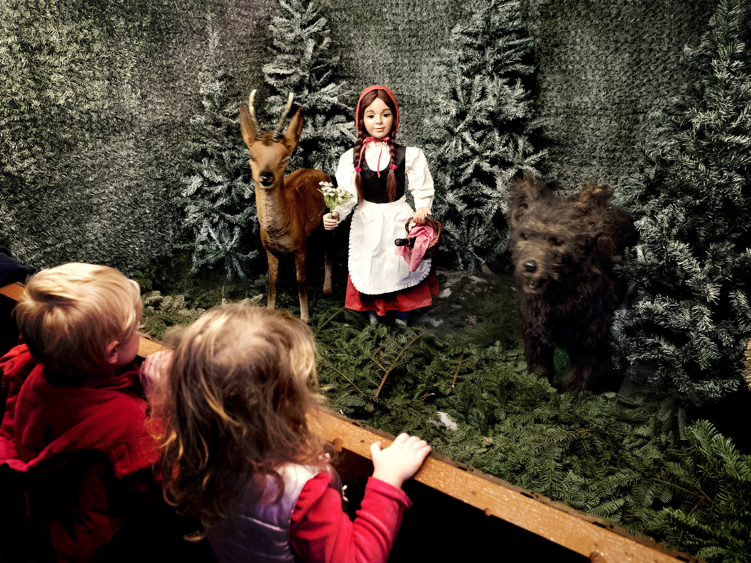  In one market they had a kids' section where classic fairy tales came to life. We were sure that Little Red Riding Hood would have a longer name in German, but -- believe it or not -- she's just Rotkäppchen. 