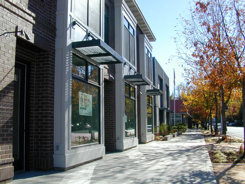 The 4th Avenue Lofts is an infill project comprised of 10 zero-lot line homes in the Oak Park redevelopment area of Sacramento. The project -first of its kind in the area- succeeded in attracting new people to the district with its open loft spaces, modern materials, and positive urban design. The three homes anchoring the corner feature brick detailing relating to the historic area, and ground-floor work spaces that accommodate small commercial uses.