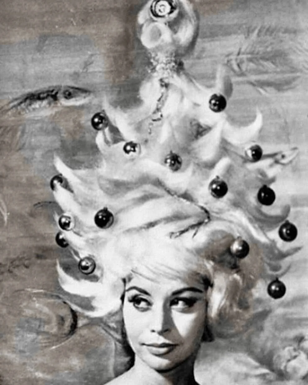 I think I should do up my hair for my kitty visits over the holidays&hellip;what kitty wouldn&rsquo;t like dangling bobbles on my head?!? #catsitting #christmas #festivecoiffure