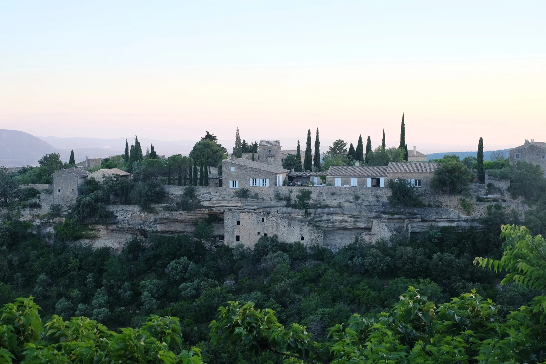 Some manifesting tricks + all things France!