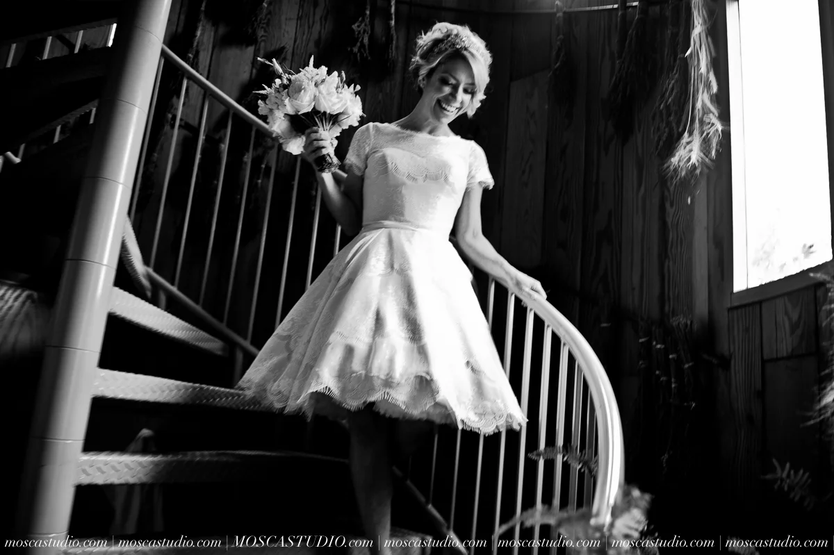 00118-MoscaStudio-Red-Ridge-Farms-Oregon-Wedding-Photography-20150822-SOCIALMEDIA.jpg