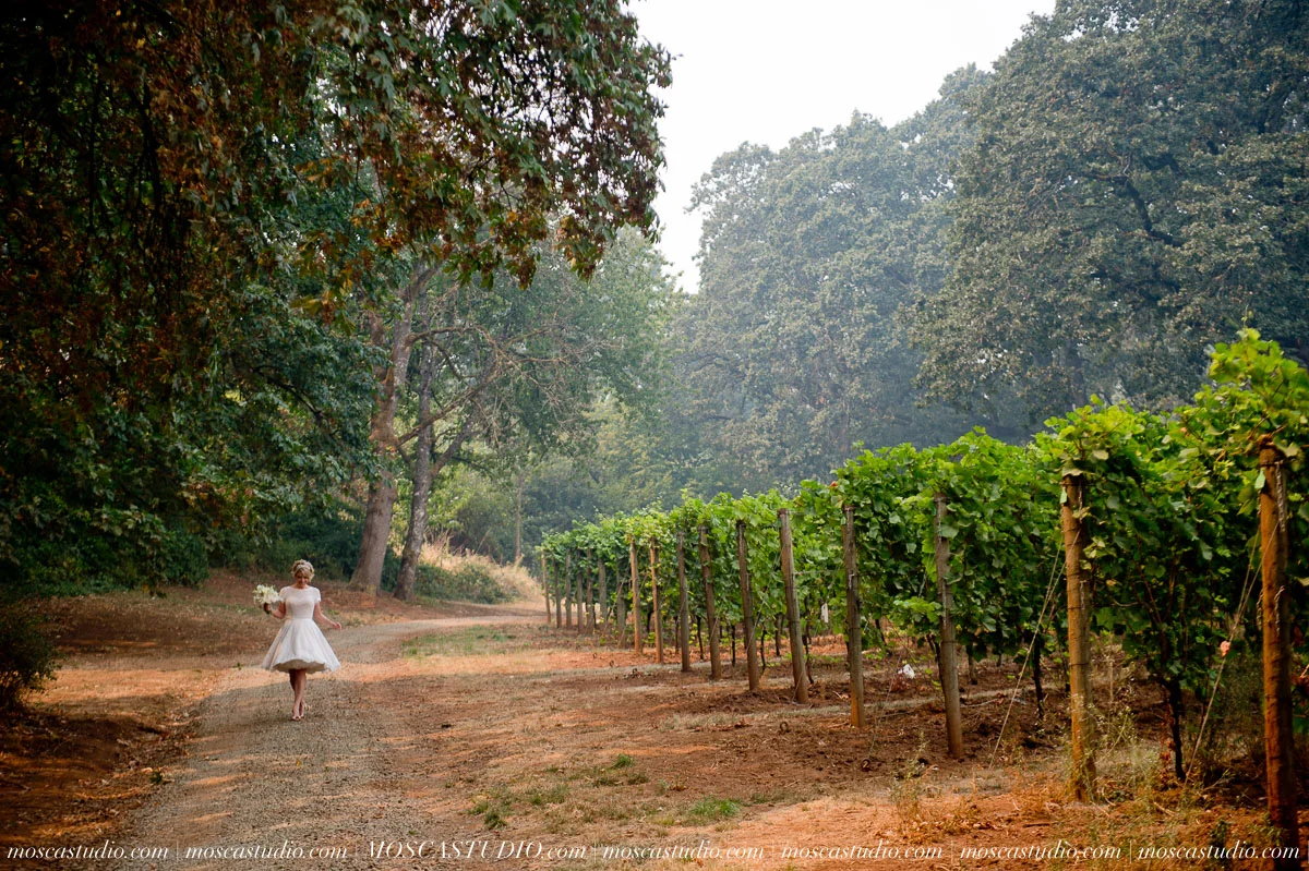 00119-MoscaStudio-Red-Ridge-Farms-Oregon-Wedding-Photography-20150822-SOCIALMEDIA.jpg