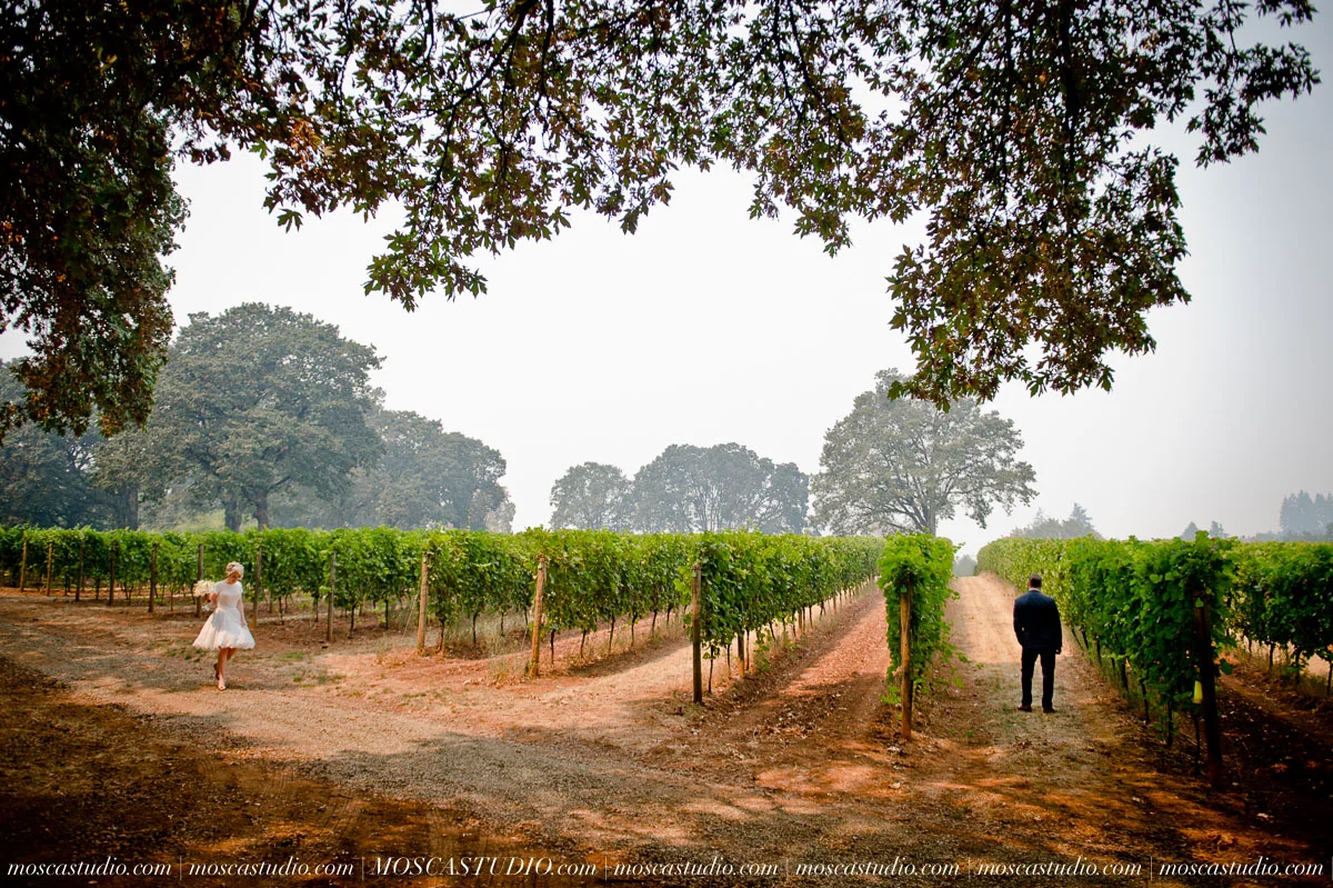 00121-MoscaStudio-Red-Ridge-Farms-Oregon-Wedding-Photography-20150822-SOCIALMEDIA.jpg