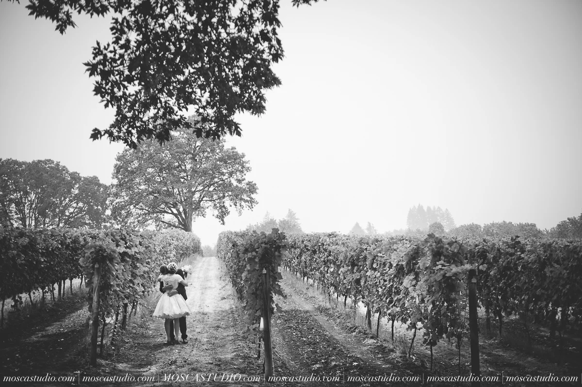 00134-MoscaStudio-Red-Ridge-Farms-Oregon-Wedding-Photography-20150822-SOCIALMEDIA.jpg