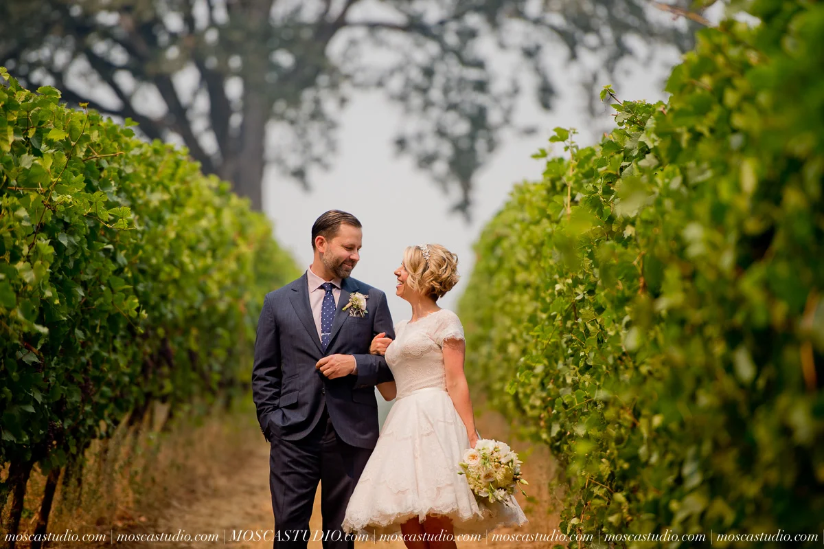 00150-MoscaStudio-Red-Ridge-Farms-Oregon-Wedding-Photography-20150822-SOCIALMEDIA.jpg