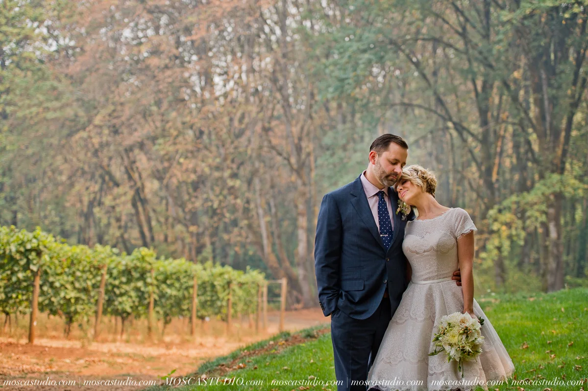 00156-MoscaStudio-Red-Ridge-Farms-Oregon-Wedding-Photography-20150822-SOCIALMEDIA.jpg
